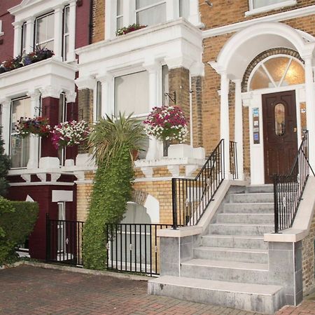 Lampton Guest House Хаунслоу Экстерьер фото
