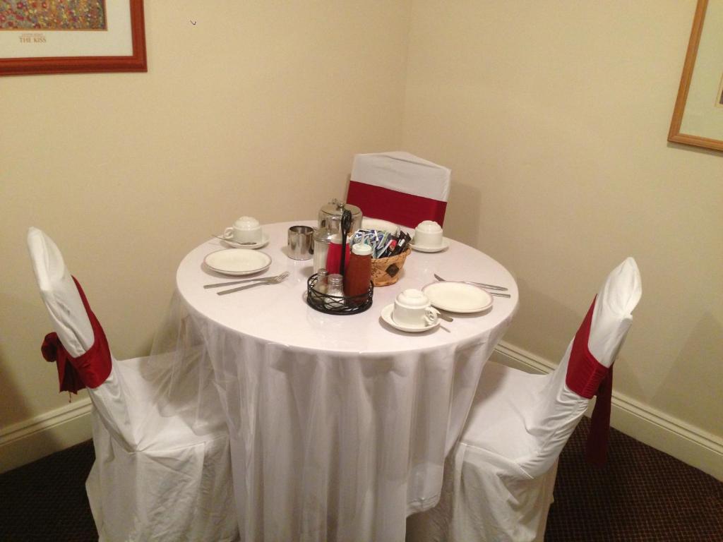 Lampton Guest House Хаунслоу Экстерьер фото