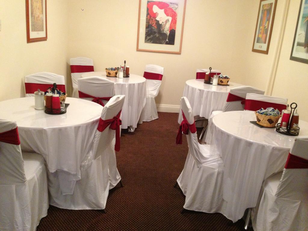 Lampton Guest House Хаунслоу Экстерьер фото