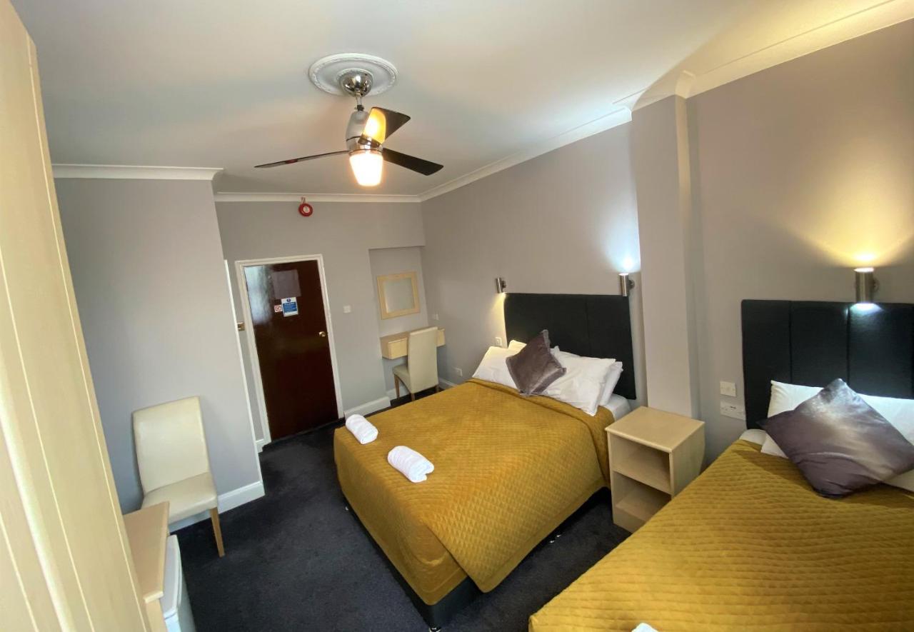 Lampton Guest House Хаунслоу Экстерьер фото