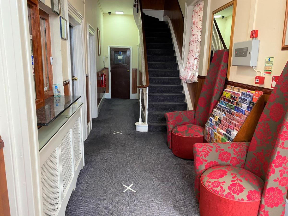 Lampton Guest House Хаунслоу Экстерьер фото
