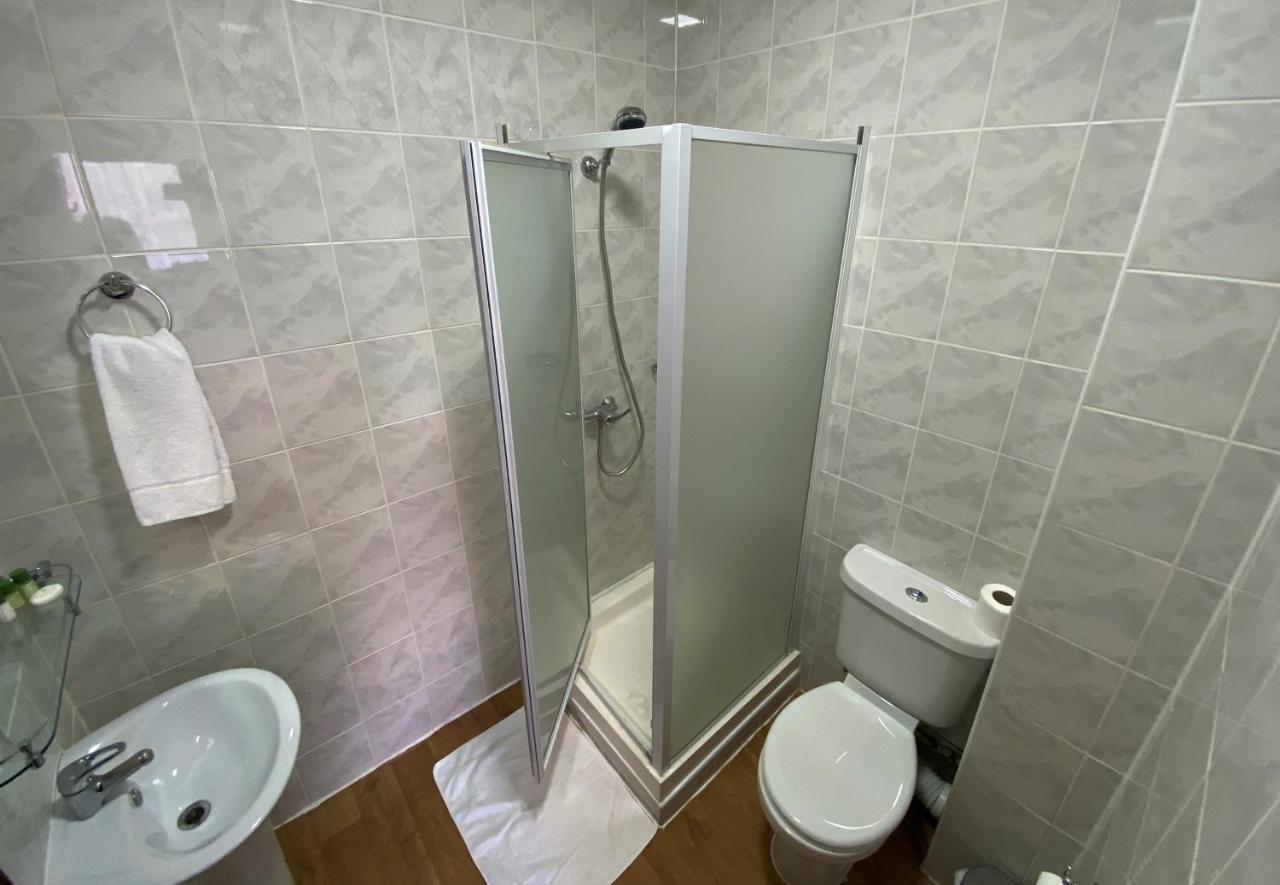 Lampton Guest House Хаунслоу Экстерьер фото